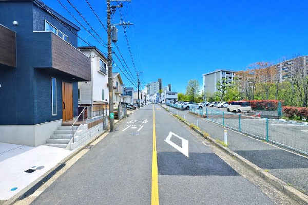 外観:☆☆風通しの良い住宅地☆☆  ゆとりのある住宅地　部屋の窓を開けるとそこには心地よい風が通りぬけます♪