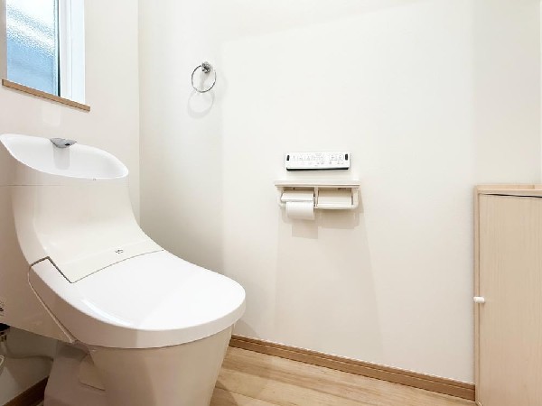 メーカーはLIXILになります。使い勝手と清掃性に配慮された快適な設備です。