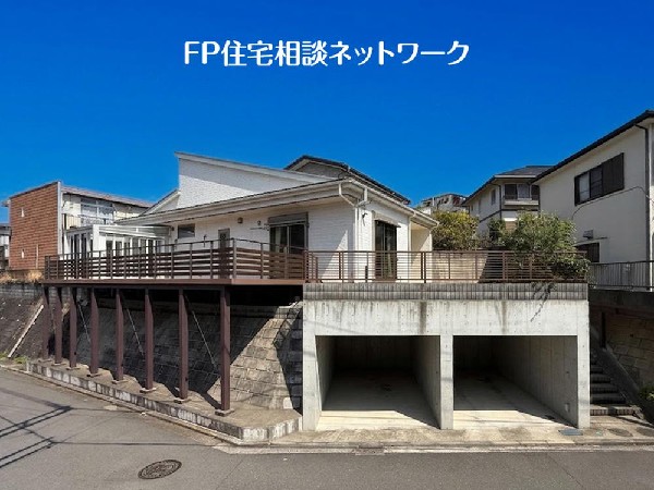 外観:外壁は光触媒コートのネオロック・光セラ採用。晴天時は汚れを分解、雨で洗い流すセルフクリーニング機能で美観を保ちます。