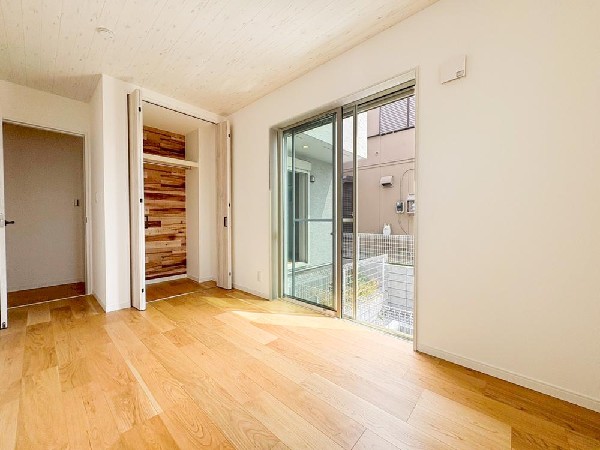 遊びも！勉強も！兄弟仲良く、家族の会話が増える間取りです。居室内はいつも明るい印象で、気持ちの良い朝を迎えられそう。毎日の生活も自然と明るくなりますね。