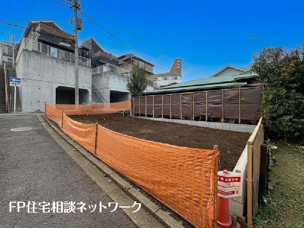 外観:日当たりが良く開放感のある角地です。 2方向から光や風を取り込める、明るく快適な住まいが実現しました！