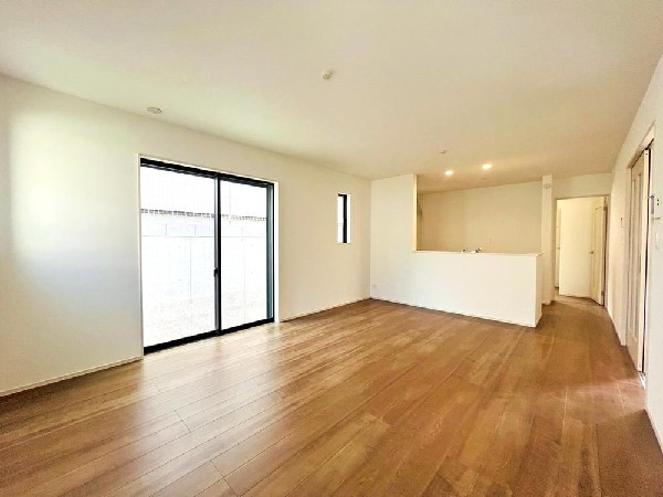 窓をあけるとすがすがしい空気が肌をひきしめる朝。鳥たちのさえずりが「おはよう」のあいさつに聞こえる。大好きなオムライスとコーヒーの香りにゆっくりと笑顔に変わっていく時間。