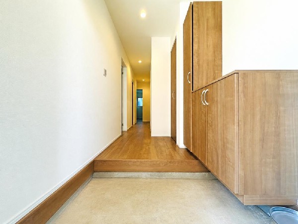 外観:住まう人の帰り、訪れる人を優しく迎える安らぎに満ちた空間　上質感あふれるエントランス
