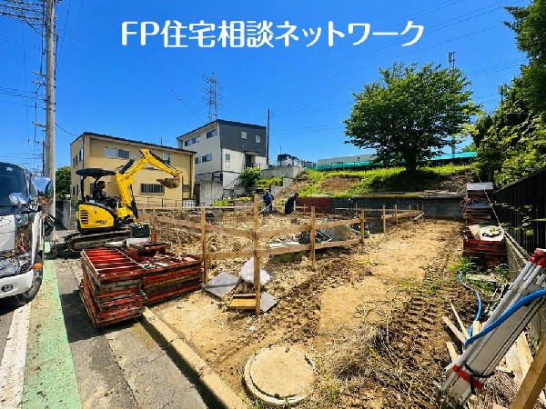 外観:光と風が行わたる開放感あふれる邸宅　春には気持ちの良いそよ風、冬には朝の暖かな光　季節の移り変わりを感じる暮らしを実現