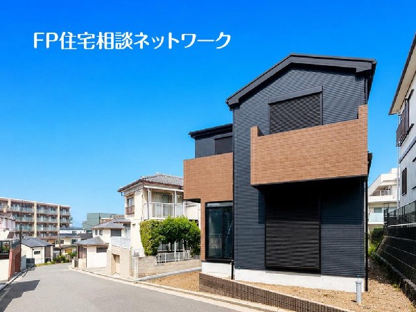 外観:明るい陽光と自然の風が心地よい、開放感あふれる住まい。落ち着いた住宅街で、家族みんなが笑顔になれる日々を。