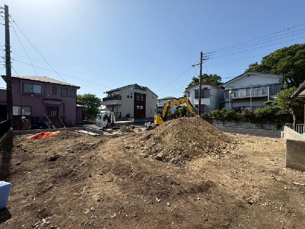 外観:光と風が行わたる開放感あふれる邸宅　春には気持ちの良いそよ風、冬には朝の暖かな光　季節の移り変わりを感じる暮らしを実現