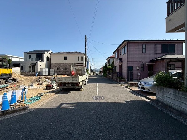外観:☆☆風通しの良い住宅地☆☆  ゆとりのある住宅地　部屋の窓を開けるとそこには心地よい風が通りぬけます♪