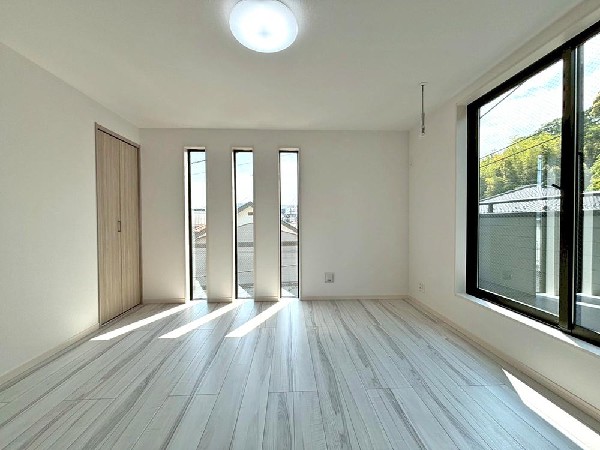 ☆☆日当たり・風通しの良いお部屋☆☆  居室となる空間には毎日しっかりと光が差し込みます♪勉強にお仕事にリラックスに充実した自分の時間をお過ごし下さい♪