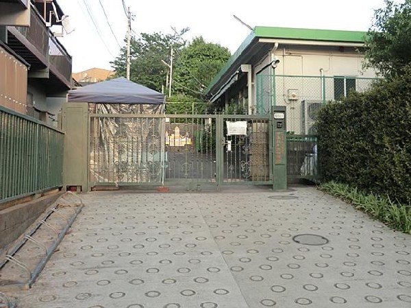周辺環境:すみれが丘幼稚園(すみれが丘幼稚園まで1000m 幼稚園近くで通園安心です♪)