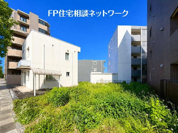 外観:駅徒歩圏という利便性を享受しながら、落ち着いた住環境に寄り添う立地。心地よい陽光と風が、住まいづくりへの期待をやさしく膨らませます。