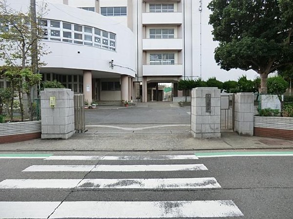 周辺環境:横浜市立六浦中学校(横浜市立六浦中学校まで500m)