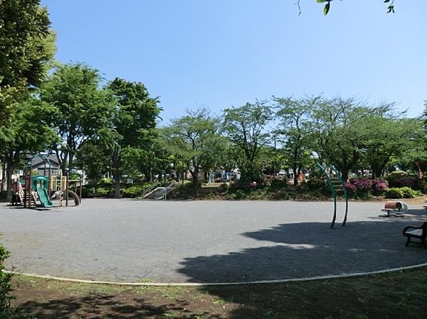 周辺環境:しらゆり公園(しらゆり公園まで750m)