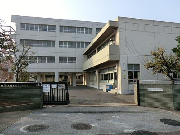 周辺環境:横浜市立領家中学校(横浜市立領家中学校まで500m)