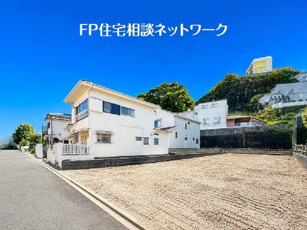 外観:駅徒歩圏という利便性を享受しながら、落ち着いた住環境に寄り添う立地。心地よい陽光と風が、住まいづくりへの期待をやさしく膨らませます。