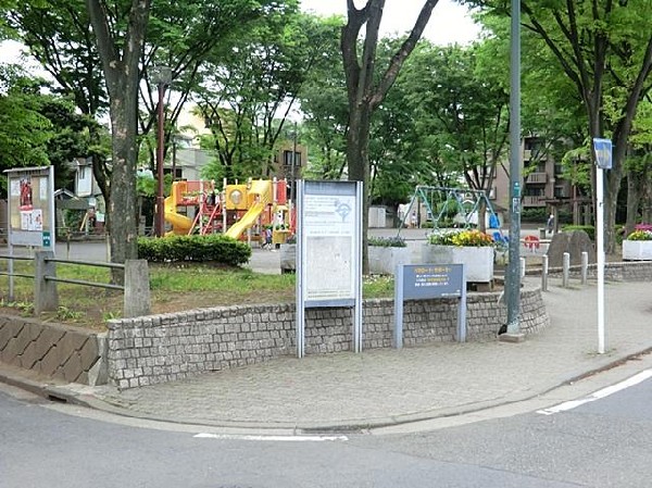 周辺環境:帷子公園(帷子公園まで300m)