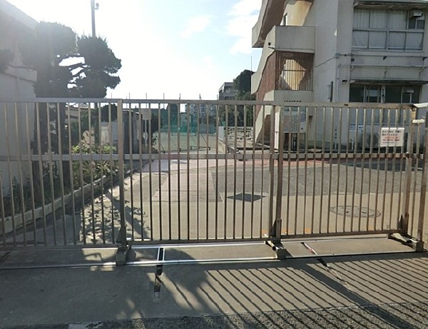 周辺環境:横浜市立大正中学校