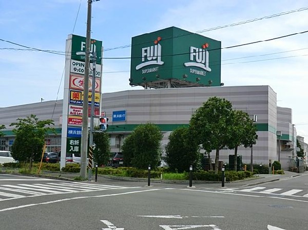 周辺環境:ＦＵＪＩ橋戸店(ＦＵＪＩ橋戸店まで750m)
