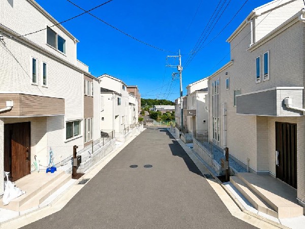 外観:☆☆風通しの良い住宅地☆☆  ゆとりのある住宅地　部屋の窓を開けるとそこには心地よい風が通りぬけます♪