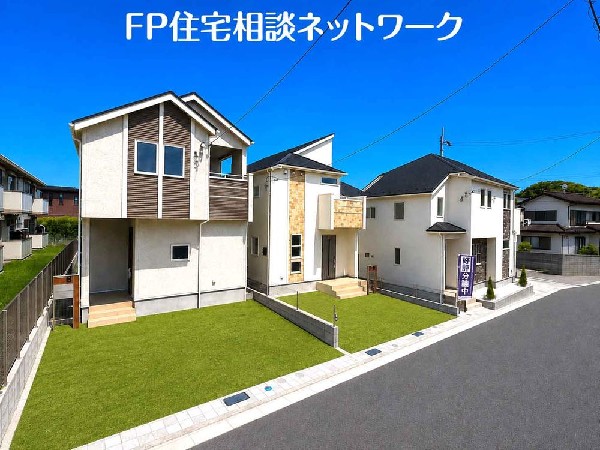 外観:心踊る日常と守られている安心感　どのライフステージでも快適に暮らすことができる場所です。  ※人口芝はAIによるイメージ画像です。本物件には付帯しません。