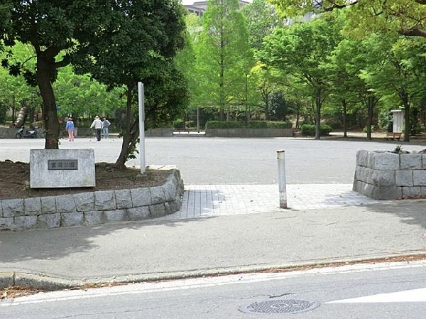 周辺環境:富岡公園(富岡公園まで850m)