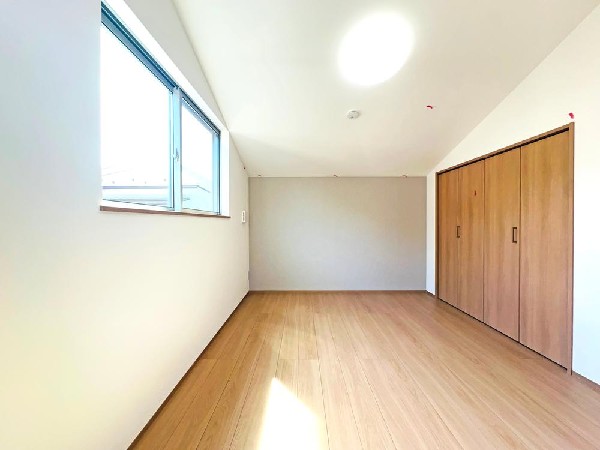 ２階居室  「どういう家具を置こうかな」とわくわくする。自分好みのこだわりのお部屋にしてオンリーワンの部屋でゆったりと寛ごう。
