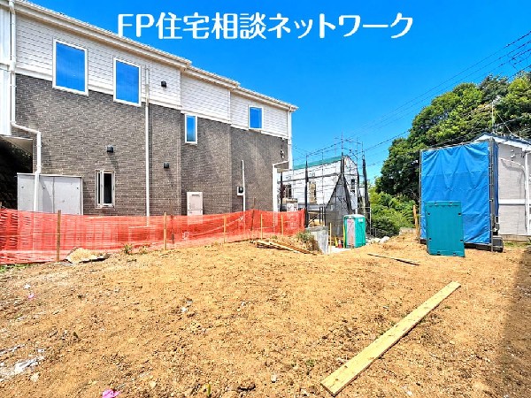 外観:窓枠から切り取られたまるで写真のような澄み切った光景。季節の移り変わりとともに、ゆっくりと愛でる時のありがたみ。