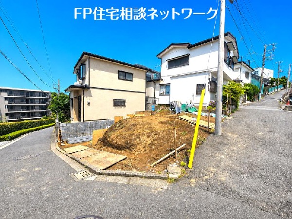外観:窓枠から切り取られたまるで写真のような澄み切った光景。季節の移り変わりとともに、ゆっくりと愛でる時のありがたみ。
