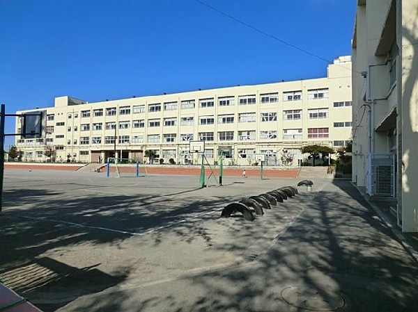 周辺環境:横浜市立下永谷小学校(横浜市立下永谷小学校まで400m)