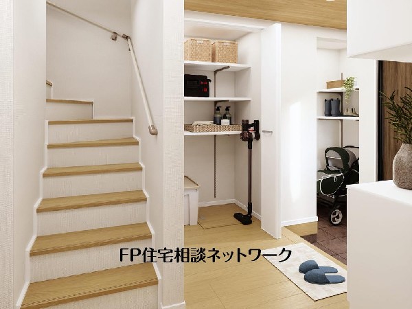 玄関ホールには、家族の衣類や荷物をまとめて収納できるファミリークロークを設置。動線がスムーズになり、毎日の身支度や片付けが効率的に行えます。