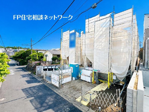 外観:深く豊かな緑と爽快な青い空を感じるまさに横浜に暮らす心地よさを存分に堪能いただける邸宅です。グレードの高い設備仕様が標準装備のデザイン住宅で快適で便利な生活をお送り頂けます。