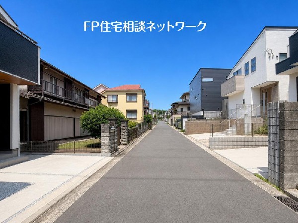 外観:毎日のお散歩も快適な緑に恵まれたエリアは伸び伸びスローライフを叶えてくれます。自然豊富な季節の移ろいを身近に感じられる環境でストレスフリーな生活をお送りください。