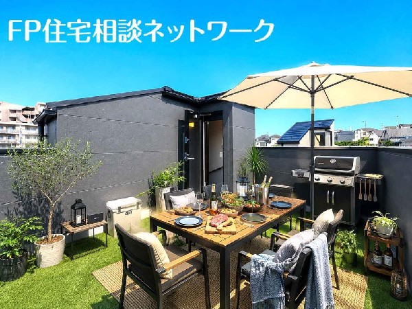 大きなルーフバルコニーではBBQやカフェテラスとしてもくつろげますね♪  ※画像の置物は全てCGによるイメージ画像です。本物件には付帯しません。