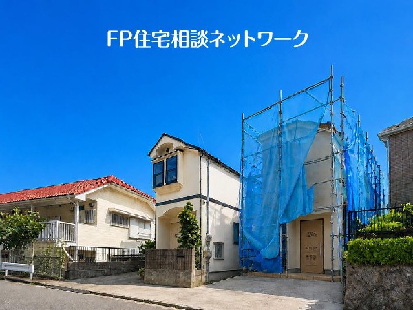 外観:やわらかな陽射しと心地よい風がめぐる住まい。駅から徒歩圏の便利さと、穏やかな静けさが調和した、心からくつろげる場所です。