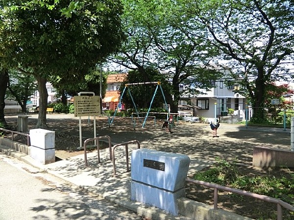 周辺環境:左右手公園(左右手公園まで300ｍ)