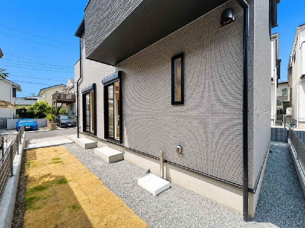 外観:BBQやお子様プールも出来る広いお庭♪