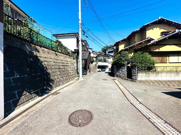 外観:☆☆風通しの良い住宅地☆☆  ゆとりのある住宅地　部屋の窓を開けるとそこには心地よい風が通りぬけます♪
