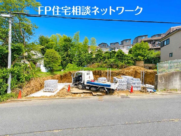 外観:光と風が行わたる開放感あふれる邸宅　春には気持ちの良いそよ風、冬には朝の暖かな光　季節の移り変わりを感じる暮らしを実現