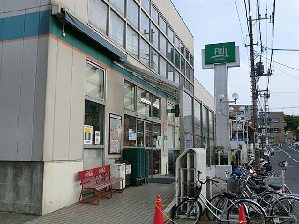 周辺環境:ＦＵＪＩ鳥山店(ＦＵＪＩ鳥山店まで2300m 大型スーパーも近くあり買物便利♪)