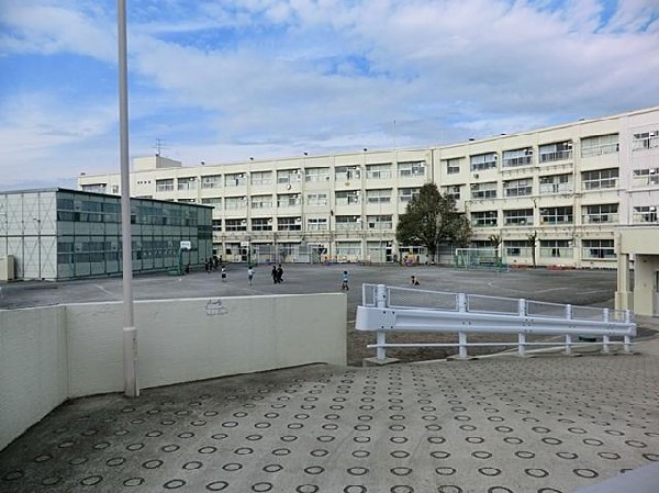 周辺環境:横浜市立本宿小学校(横浜市立本宿小学校まで620m)