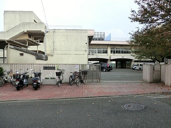 周辺環境:横浜市立本宿中学校(横浜市立本宿中学校まで340m)