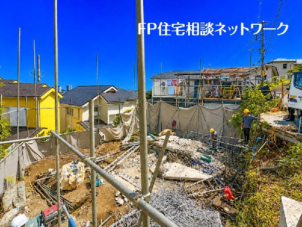 外観:毎日のお散歩も快適な緑に恵まれたエリアは伸び伸びスローライフを叶えてくれます。自然豊富な季節の移ろいを身近に感じられる環境でストレスフリーな生活をお送りください。