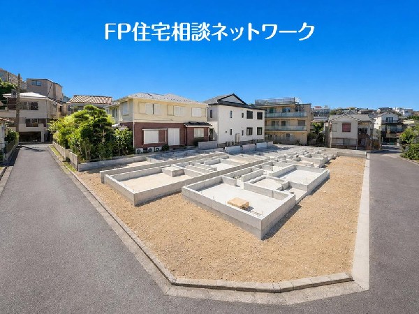 外観:日当たりも風通しも良好。駅チカながら落ち着いた街並みに包まれ、四季の移ろいを感じながら心地よく暮らせる理想の住環境です。