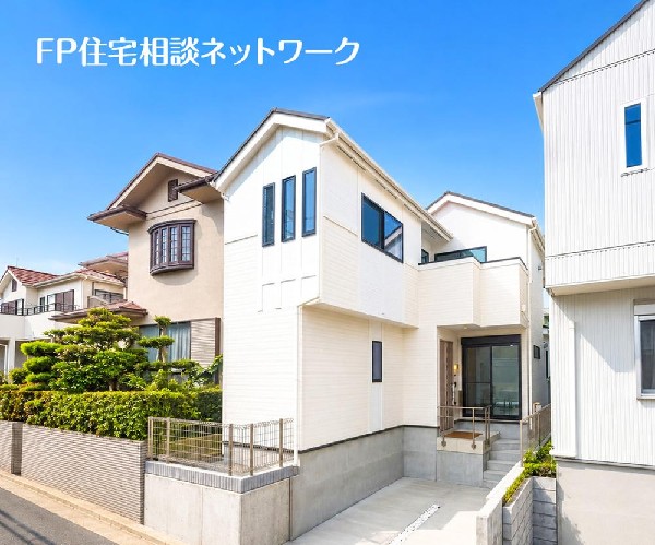外観:深く豊かな緑と爽快な青い空を感じるまさに横浜に暮らす心地よさを存分に堪能いただける邸宅です。グレードの高い設備仕様が標準装備のデザイン住宅で快適で便利な生活をお送り頂けます。