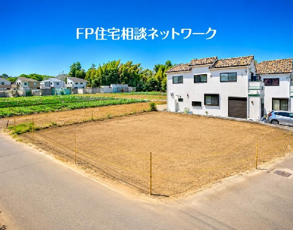 外観:四季を通じて自然と触れ合えるスポットが周辺には盛りだくさん！お散歩やジョギング、週末のご家族での遊びに最適です。目の前に広がる開放感とゆとり、暮らしの夢を育む理想の住まいがここにはあります。