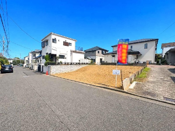 外観:窓枠から切り取られたまるで写真のような澄み切った光景。季節の移り変わりとともに、ゆっくりと愛でる時のありがたみ。