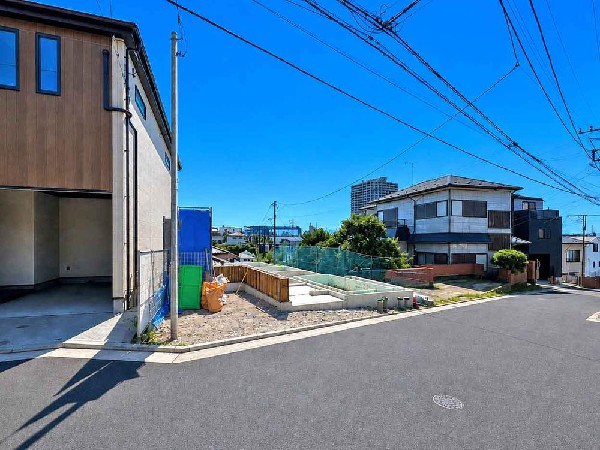 外観:☆☆風通しの良い住宅地☆☆  ゆとりのある住宅地　部屋の窓を開けるとそこには心地よい風が通りぬけます♪