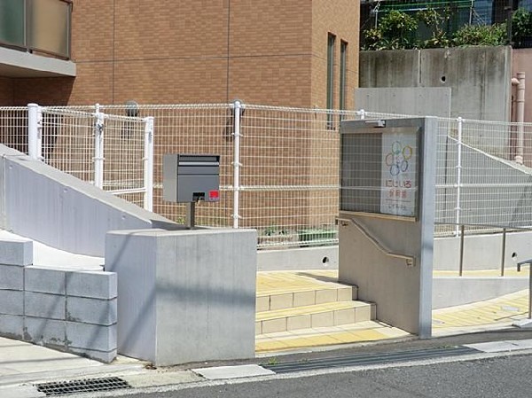 周辺環境:にじいろ保育園いずみ中央(にじいろ保育園いずみ中央まで700m)