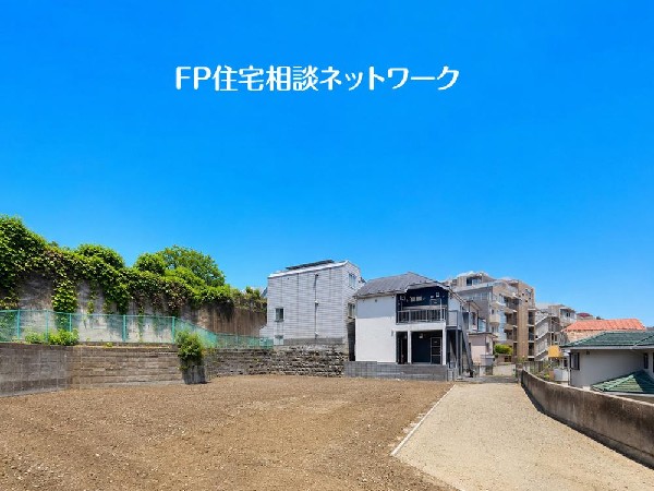 外観:日当たりも風通しも良好。駅チカながら落ち着いた街並みに包まれ、四季の移ろいを感じながら心地よく暮らせる理想の住環境です。