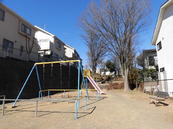 周辺環境:菅生第4公園(住宅街らしく近隣には公園が複数ありますので、お子様にも嬉しい住環境です。きっと、お気に入りの公園がみつかるはずです。)