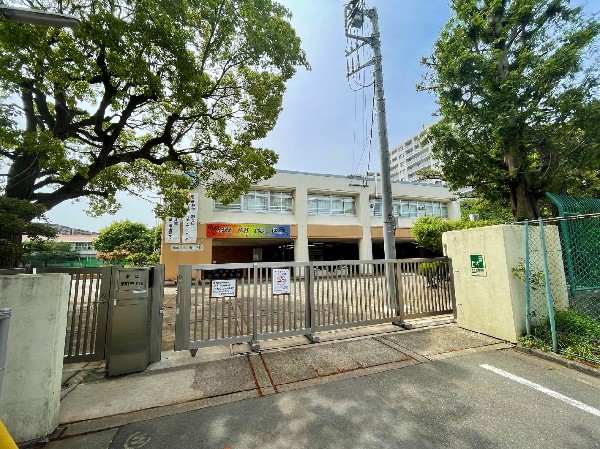 周辺環境:京町中学校　(成長の過程でより濃い時間を過ごす3年間。ここで過ごす時間は、お子様にとって、とても大切な思い出となるはずです。)